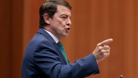Alfonso Fernández Mañueco durante en el primer pleno ordinario del nuevo periodo de sesiones en las Cortes de CyL
