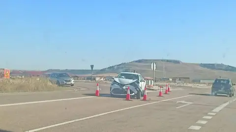 Colisión de dos turismos en el km 111 a la altura de Torres de Carrizal