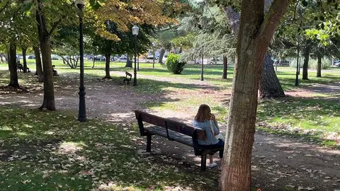 Señora en el Parque de León Felipe