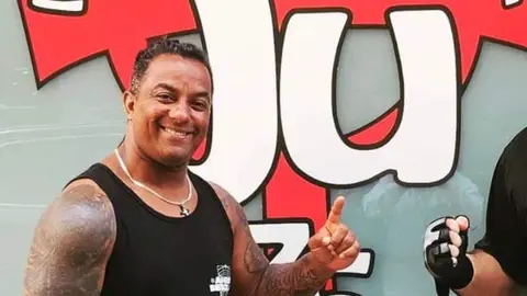 Martial Arts School Ju 75