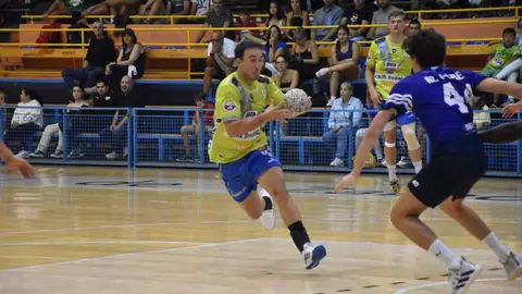 Andrés Pérez frente a Alcobendas en el trofeo Manuel Camba