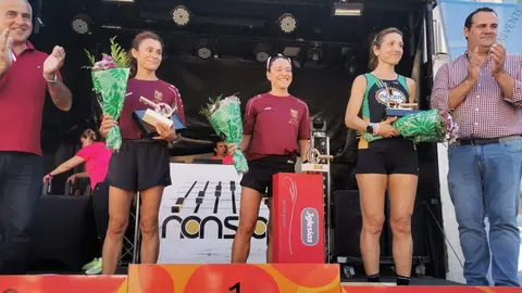 Podio femenino en los 10 km. de santa marta