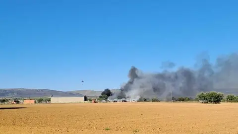 Incendio de un camión de paja en Sarracín de Aliste. Fotografía: Infocyl. Imagen de archivo