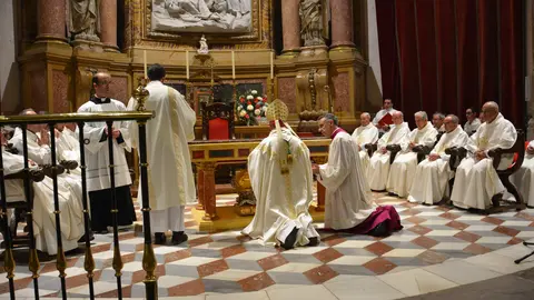 La diócesis inicia e curso con la celebración del rito de la dedicación del altar
