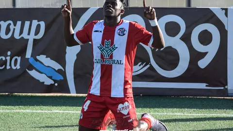 Luis Rivas celebrando su primer tanto con el Zamora