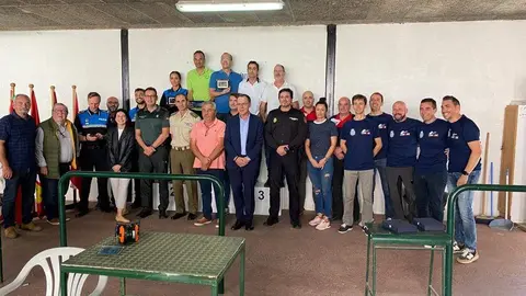 Participantes en el II Trofeo La Hispanidad junto al subdelegado del Gobierno y demás autoridades