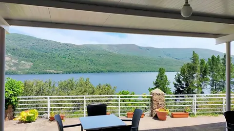 Fotografía de archivo de un camping en el Lago de Sanabria