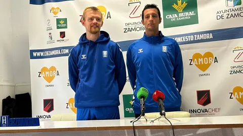 Jacob Round y Saulo Hernández en rueda de prensa