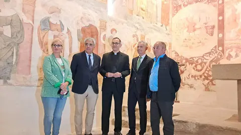 2023-10-17.- Foto de familia autoridades en la ermita de Muga de Sayago