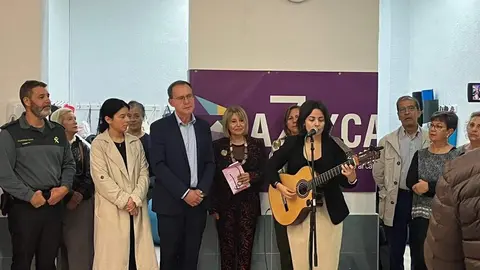 azayca, cáncer de mama