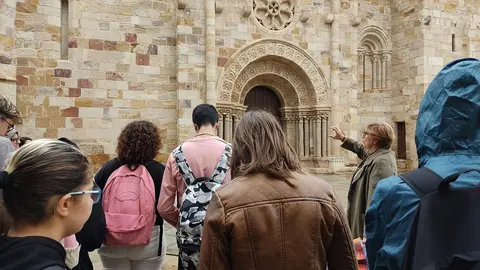 2023-10.- Romanico Atlantico visita escolares