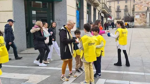 Niños pidiendo el Domund