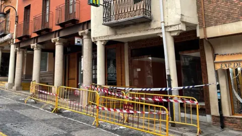 Acordonado un inmueble de Benavente por riesgo de desprendimiento