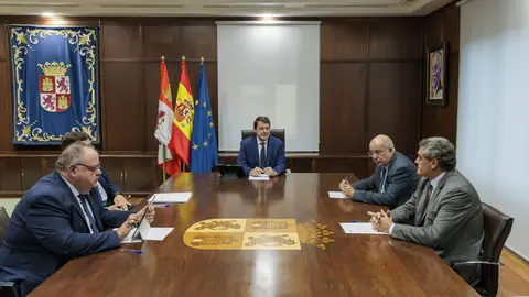 Reunión Mañueco junto con los grupos parlamentarios