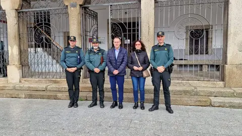 El subdelegado del Gobierno en Zamora, Ángel Blanco, el teniente coronel de la Guardia Civil y jefe de la Comandancia de Zamora, Héctor David Pulido, y la alcaldesa de Bermillo, Ángeles Martínez