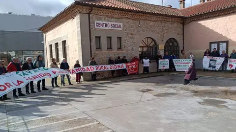 Concentración número 112 de la Plataforma en Defensa de la Sanidad Pública de Sayago. Fotografía: CEDIDA