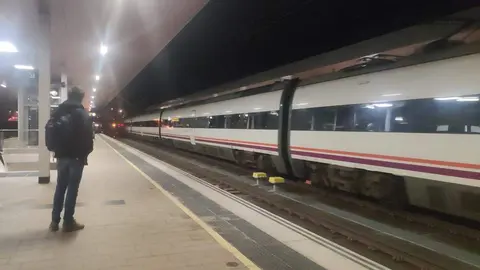 Tren Renfe en la estación de Zamora