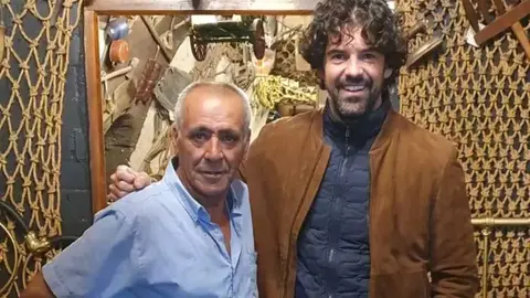 El acto Miguel Ángel Muñoz junto a Daniel García, dueño de la bodega Los Yugos de El Perdigón. Fotografía: redes sociales