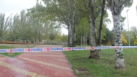 Acceso al parque de León Felipe cerrado por el temporal _3