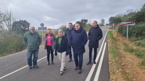 El presidente de la Diputación, Javier Faúndez, durante la visita al tramo renovado de la carretera ZA-P-1511