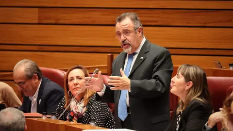 01 PSOE Cortes CyL. J.I. Martín Benito sobre carretera Puebla-Rihonor