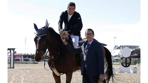 Pablo Moralejo, recibiendo el premio