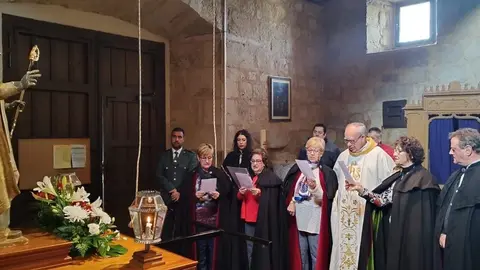 Recuperación de la tradicional capa en las fiestas patronales de Cazurra