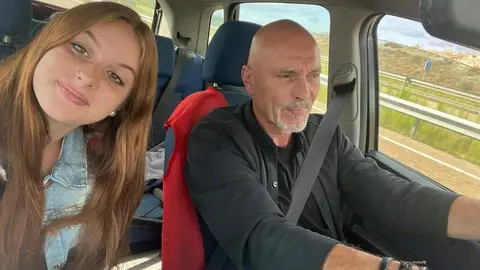 Miguel Ángel y su hija Victoria (2)