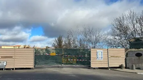 Obras en el Puente de Piedra