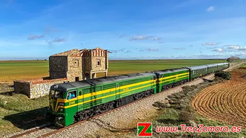 El tren de Felipe II recorre las vías de Zamora