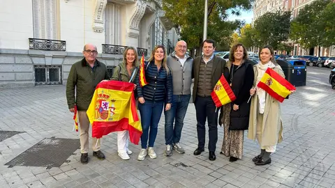 El presidente del Partido Popular de Castilla y León, Alfonso Fernández Mañueco, junto al alcalde de Valladolid, Jesús Julio Carnero, en la manifestación de Madrid de este sábado contra la amnistía. Fotografía: @JesusJCarnero