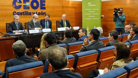 2023-11-20.- Palomo, Aparicio, Carriedo y Calvo en la jornada de descarbonización