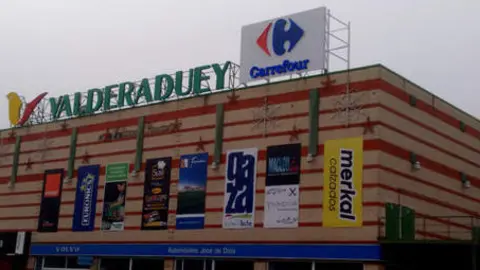 Carrefour en el Centro Comercial Valderaduey