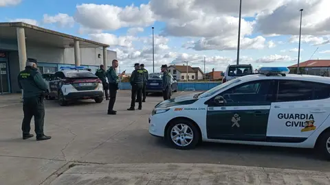 Foto del dispositivo junto al centro de Salud de Tábara