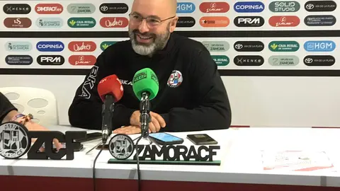 David Movilla en rueda de prensa antes de medirse al Rayo Cantabria