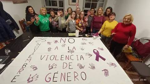 Pancarta de la Asociación de Jubilados de Morales del Vino por el 25N. Fotografía: CEDIDA