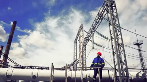 Trabajador en una planta industrial