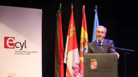 El secretario general de Industria, Comercio y empleo, Alberto Díaz Pico, durante la clausura los programas mixtos de Zamora_2