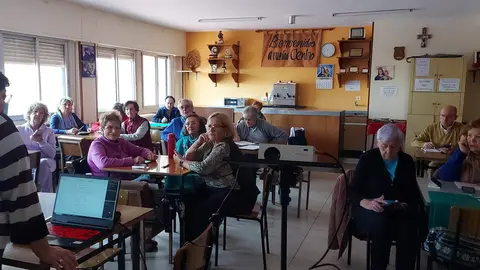 curso sobre manejo de móviles personas mayores