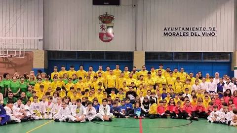 foto grupal deportistas Morales del Vino
