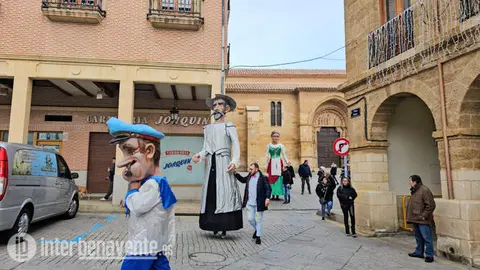 Gigantes y cabezudos en Benavente vía Interbenavente.es