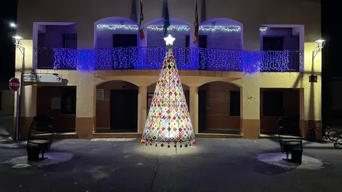Árbol de Navidad en Casaseca de las Chanas. Fotografía: Asociación de Jubilados
