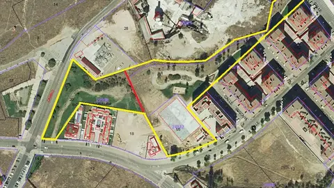 Vista Alegre zona verde con valla en rojo