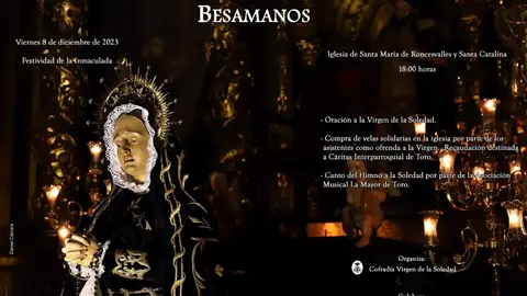 Las puertas de la Iglesia de Santa Catalina se abren para besar la mano de la Virgen de la Soledad en Toro