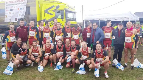 Parte de la expedición master del Vino Toro Caja Rural en el Campeonato Autonómico de campo a través Master