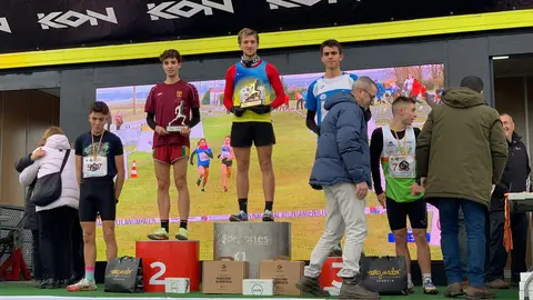 Álvaro Jaén en el podio Sub-20 de la Cross Nacional de Cantimpalos