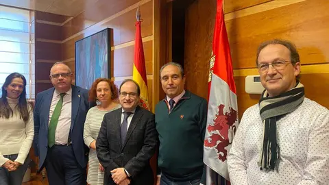 Reunión de los representantes de SIVECAL-USCAL con el Consejero Sanidad