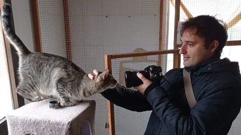 Óscar Antón durante la grabación de 'Corazón lleno de huellas'