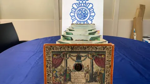 Libro recuperado por la Policía Nacional