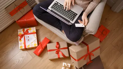 Presupuesto regalos Navidad. Fotografía de archivo